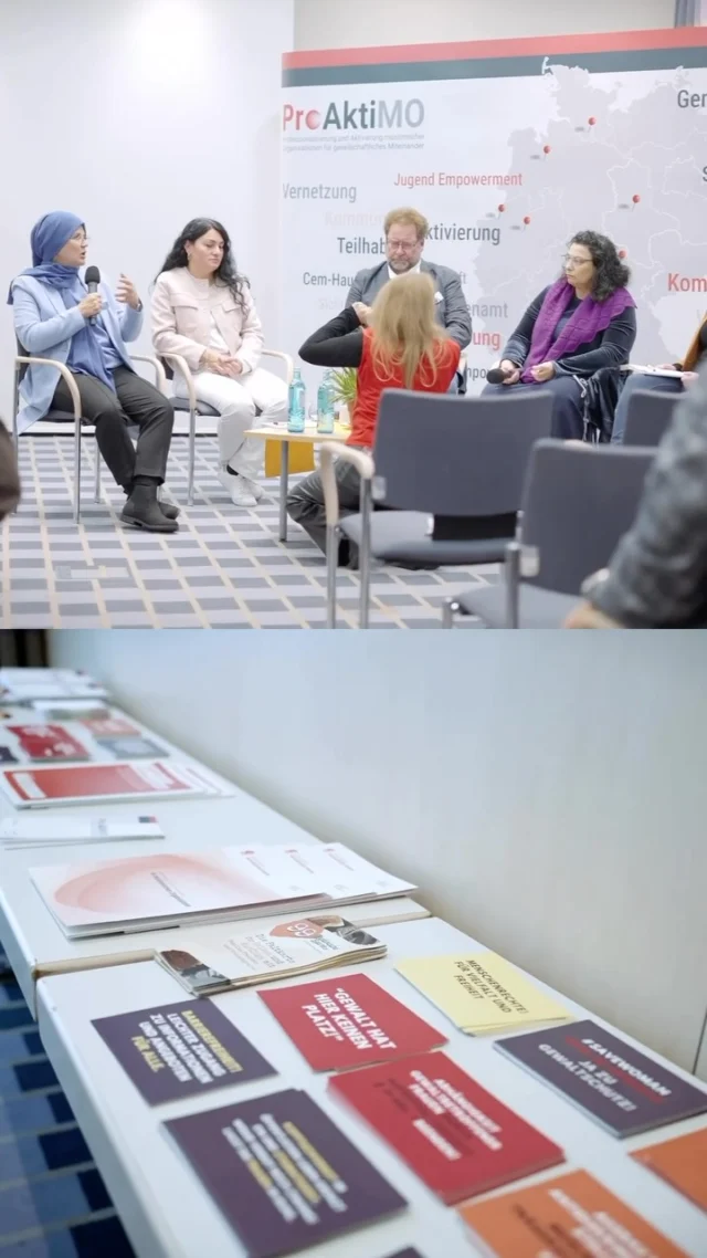 Ein Blick zurück – bevor wir am Montag ein neues Kapitel aufschlagen. 

Dieses Reel nimmt uns noch einmal mit zu unserer vergangenen Jahresveranstaltung: zu Begegnungen, Diskussionen und Perspektiven aus muslimischen Gemeinden, Politik, Wissenschaft, Verwaltung und Zivilgesellschaft.

Damals ging es um eine Frage, die uns bis heute begleitet: Wie machen wir das vielfältige gesellschaftliche Engagement muslimischer Gemeinden sichtbarer?

Am kommenden Montag führen wir diesen Dialog weiter.

Unter dem Titel „Das Wirken prosozialer muslimischer Gemeinden“ rücken wir in diesem Jahr das in den Mittelpunkt, was vielerorts längst selbstverständlich geleistet wird: Engagement für Familien, Frauen und junge Menschen, soziale Verantwortung vor Ort, Teilhabe und gelebter gesellschaftlicher Zusammenhalt.

Wir wollen aber nicht nur zeigen, was bereits geschieht. Wir wollen gemeinsam darüber sprechen, welche Wirkung dieses Engagement entfaltet, wie es stärker wahrgenommen und gewürdigt werden kann – und welche Strukturen es braucht, damit es langfristig wachsen kann.

Dafür bringen wir erneut Stimmen aus muslimischen Gemeinden, Politik, Verwaltung, Wissenschaft und Zivilgesellschaft zusammen. Neben zwei Podiumsgesprächen geben Livezuschaltungen aus zehn Städten Einblicke in die Arbeit vor Ort.

📅 Montag, 28. September 2026
📍 Köln 

Und für alle, die nicht vor Ort dabei sein können:

🔴 Ab 13:30 Uhr übertragen wir die Jahresveranstaltung live auf YouTube.

So könnt ihr die Diskussionen, Impulse und Stimmen aus den Gemeinden auch von zu Hause aus mitverfolgen.

👉 Das genaue Programm und den Link zum Livestream findet ihr auf unserer Homepage.

Wir freuen uns auf einen Tag voller Perspektiven, Begegnungen.

#ProAktiMO #MuslimischesEngagement #Zivilgesellschaft #GesellschaftlicherZusammenhalt #gemeinsamgestalten